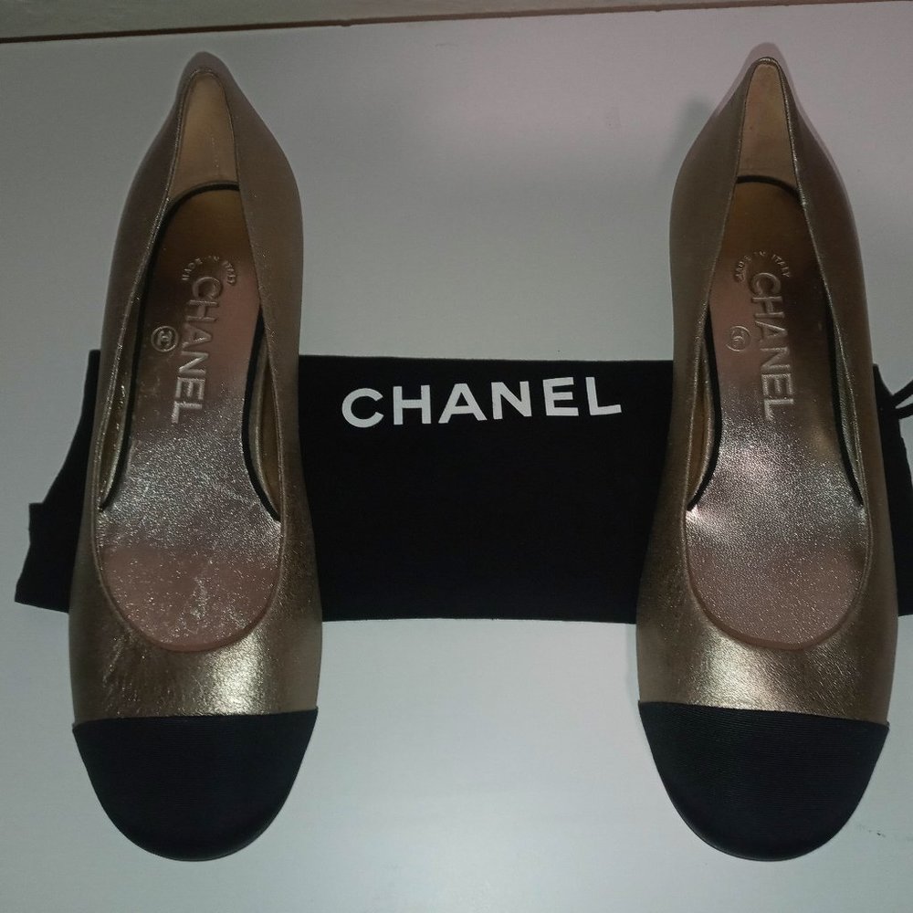 CHANEL BRAND NEW NEVER WORN BRONZE FLATS WITH TOE CAP